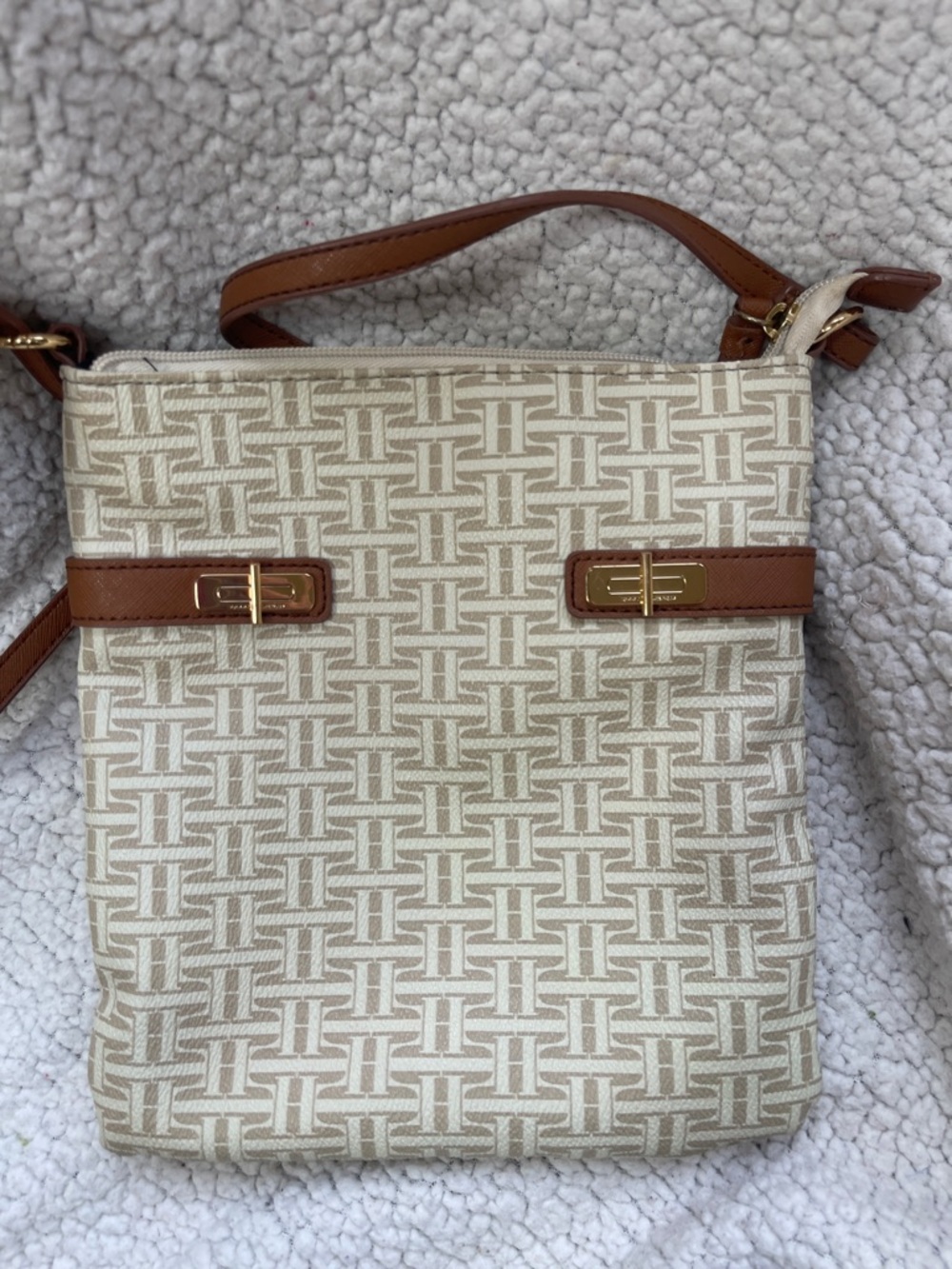 This is a Tommy Hilfiger Signature Cross-body Shoulder Bag in white and brown